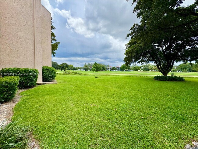 Building Photo - 9495 Evergreen Pl