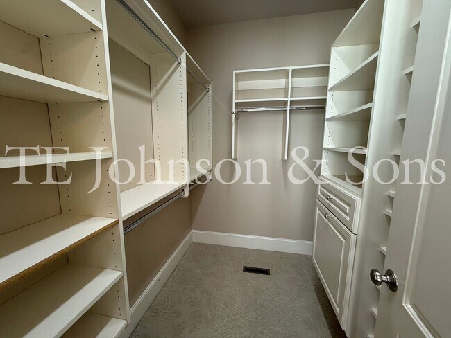 Building Photo - 5540 Brookberry Farm Rd