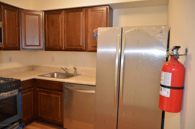 Building Photo - 997 Tarragon Ct