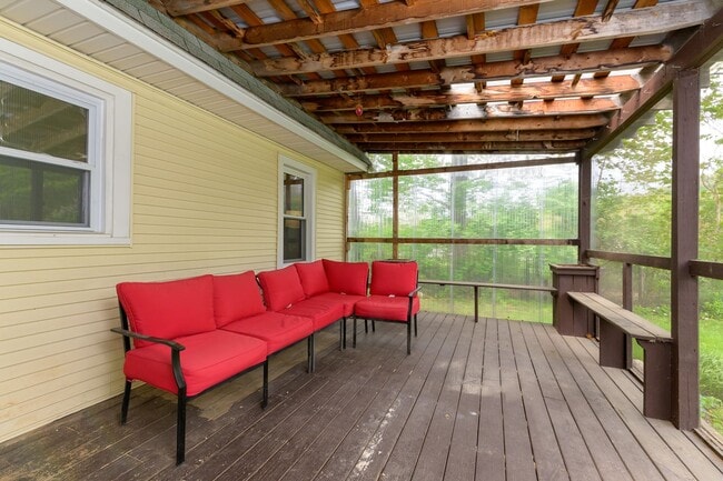 Building Photo - 4 Bedroom Colonial Home in Williamstown