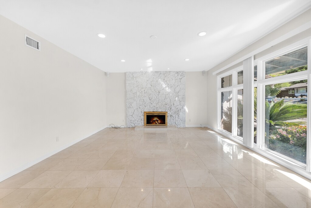 Building Photo - 4615 Arriba Dr