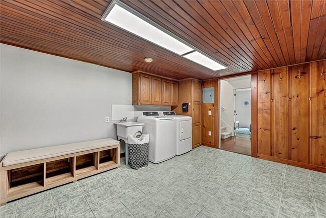 Building Photo - 801 NW C St