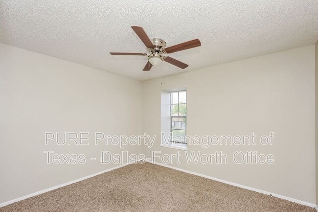 Building Photo - 1128 Highbush Dr