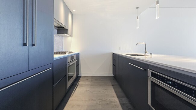 Building Photo - Luxury 1 Bed • 1 Bath at Spire Condominiums