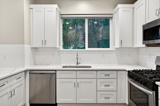 Building Photo - 3859 SE 92nd Ave