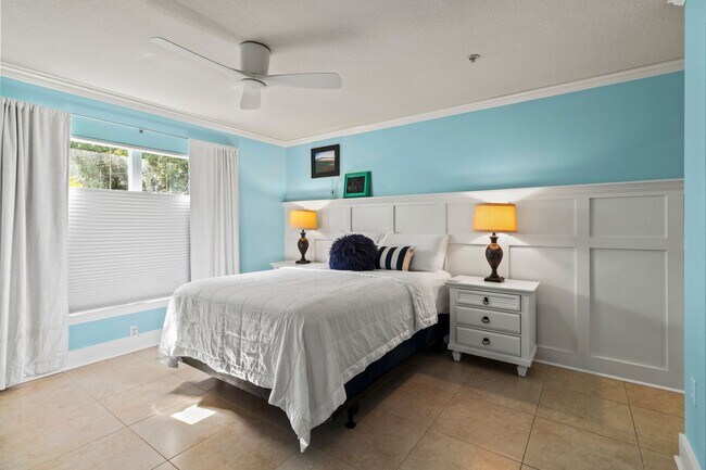 Building Photo - 2BR | 2Bath Central Sarasota Townhouse