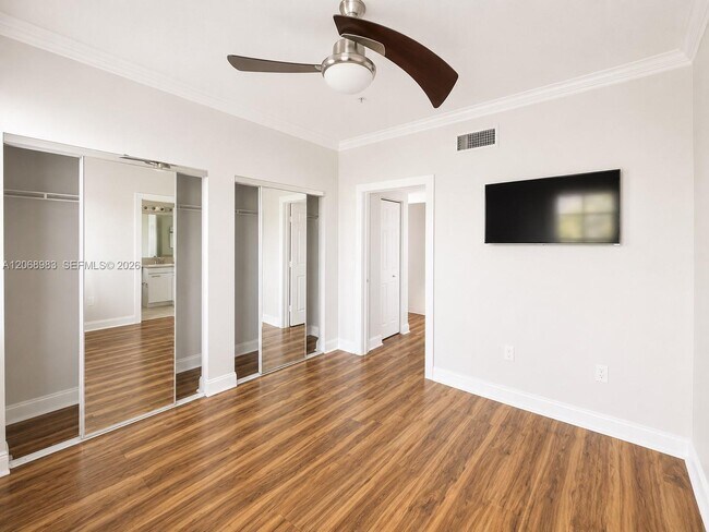 Building Photo - 2069 S Ocean Dr