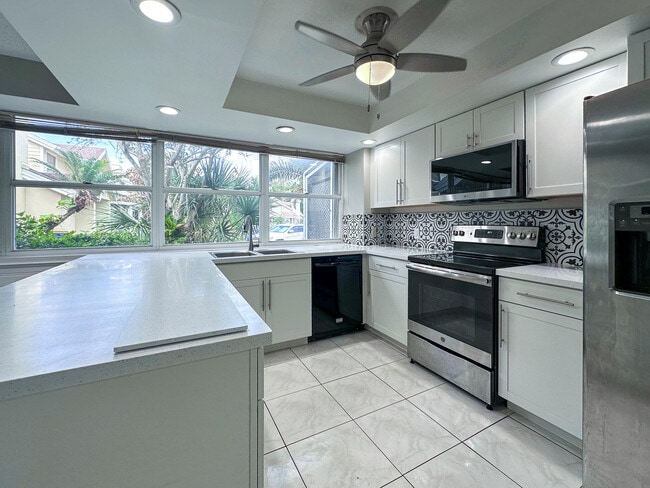Building Photo - 3662 SW Sunset Trace Cir