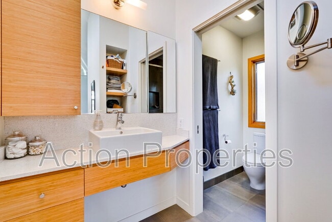 Building Photo - 360 Velarde St