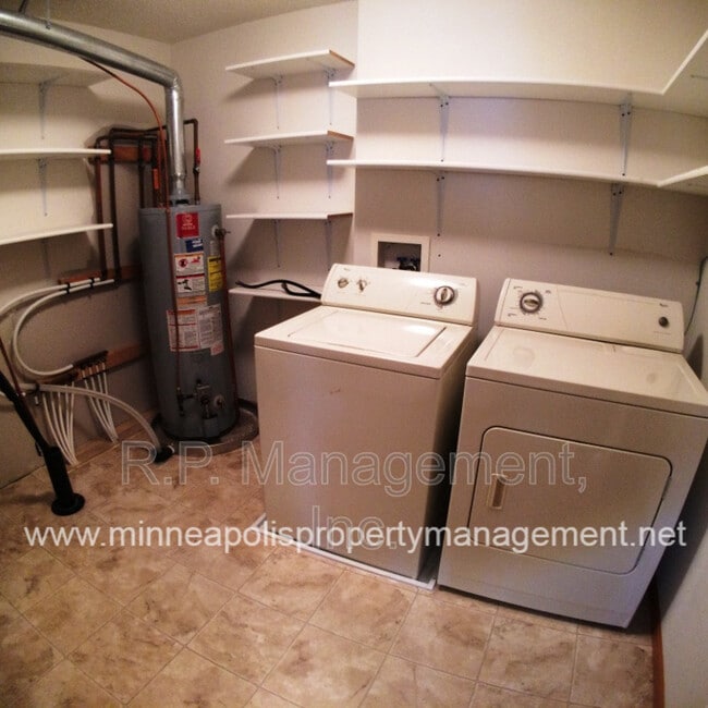 Building Photo - 10800 Hawthorn Trail