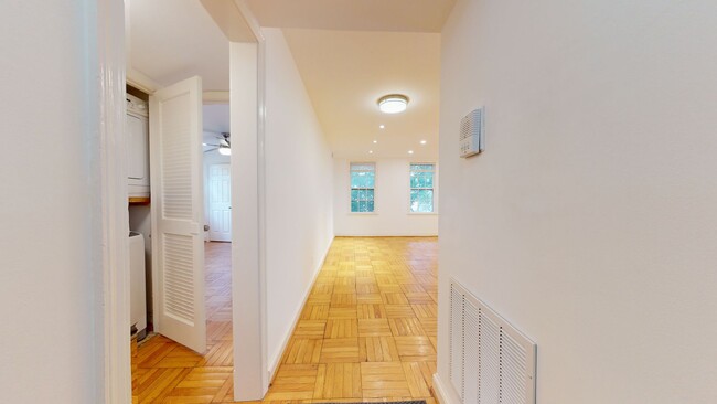 Building Photo - Spacious, Light-filled One Bedroom One Bat...
