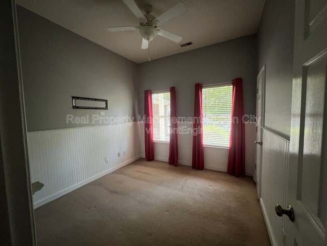 Building Photo - 3910 Armitage Dr