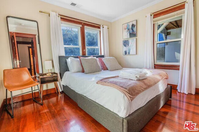 Building Photo - 4253 Fountain Ave