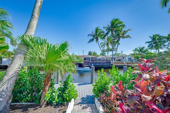 Building Photo - 1704 SW 5th Ct