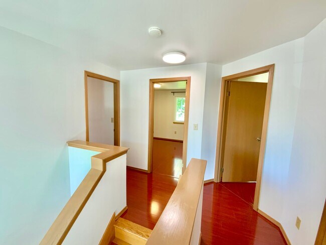 Building Photo - Stunning 4 Bedroom/2.5 bath- Move-In Ready Home with Private Backyard