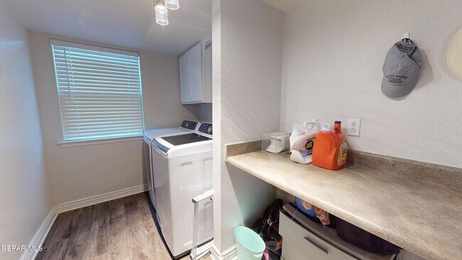 Building Photo - 3249 Emerald Point Dr