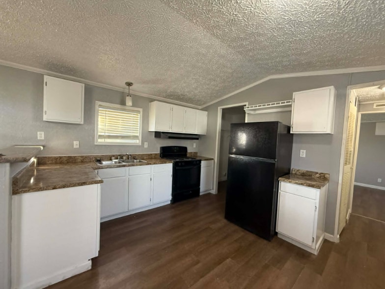 Building Photo - 1236 N Oaklane Rd