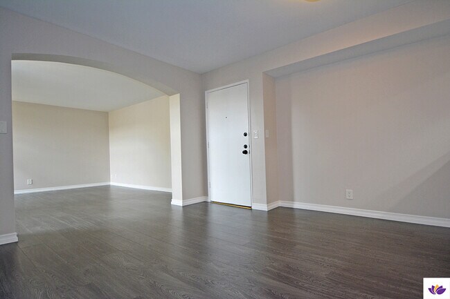Building Photo - 750 N Kings Rd