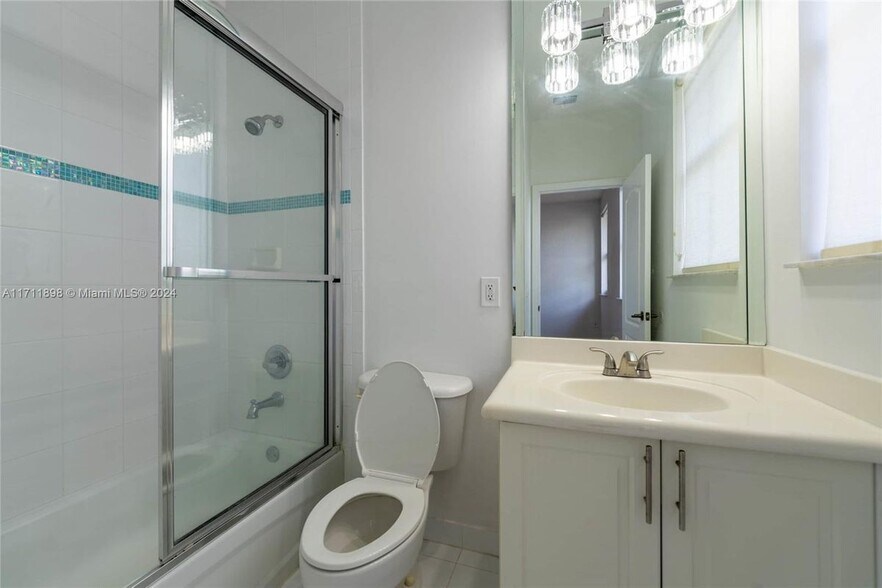 Building Photo - 8325 NW 115th Ct