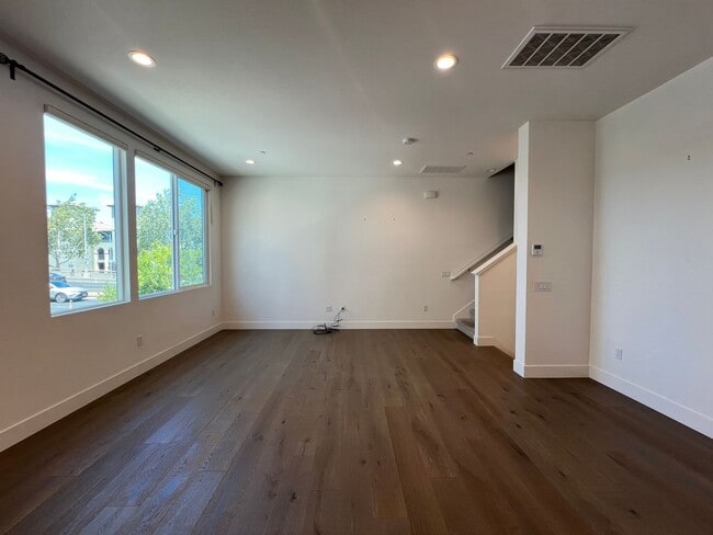 Building Photo - Downtown SJ SMART tri-level condo availabl...