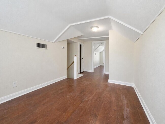 Building Photo - 1206 N 5th St