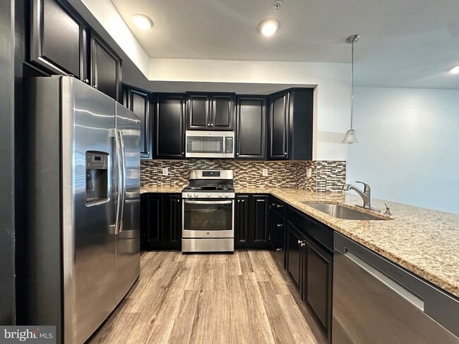 Building Photo - 13727 Endeavour Dr