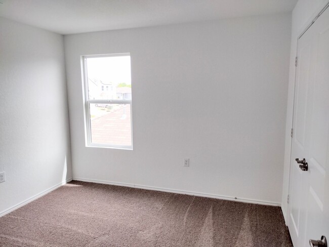 Building Photo - 1214 Janzen Rd