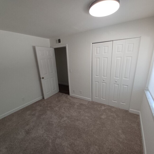 Building Photo - 3918 La Mirada Dr N