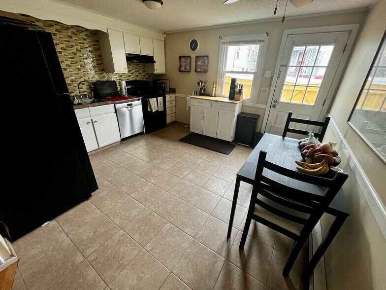 Building Photo - 250 Congress Ave