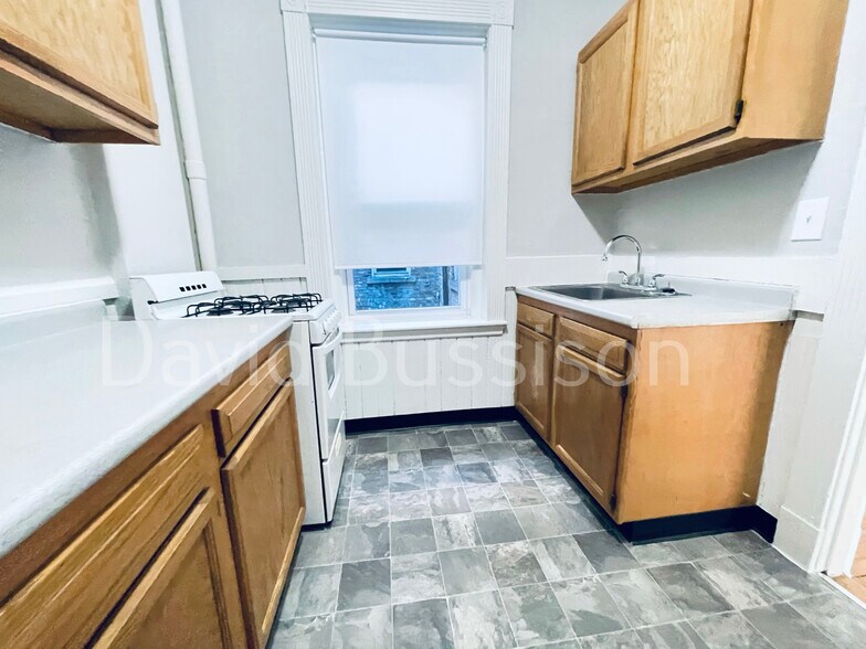 Building Photo - 75 Chester St