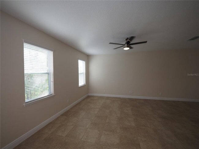 Building Photo - 995 Molly Cir