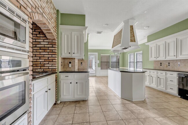 Building Photo - 12102 Moorcreek Dr