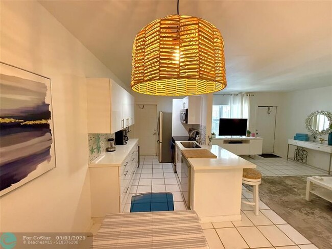 Building Photo - 2600 S Ocean Dr