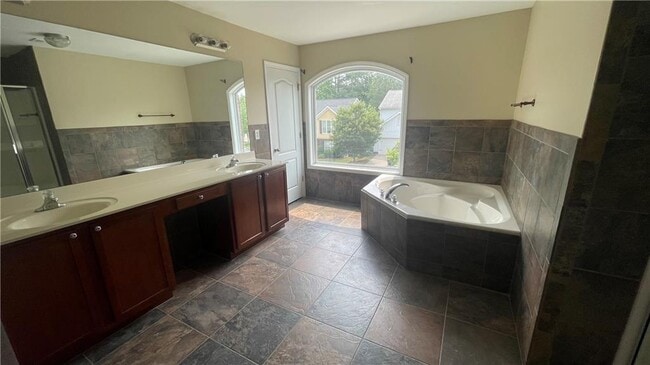 Building Photo - 2066 Peach Shoals Cir