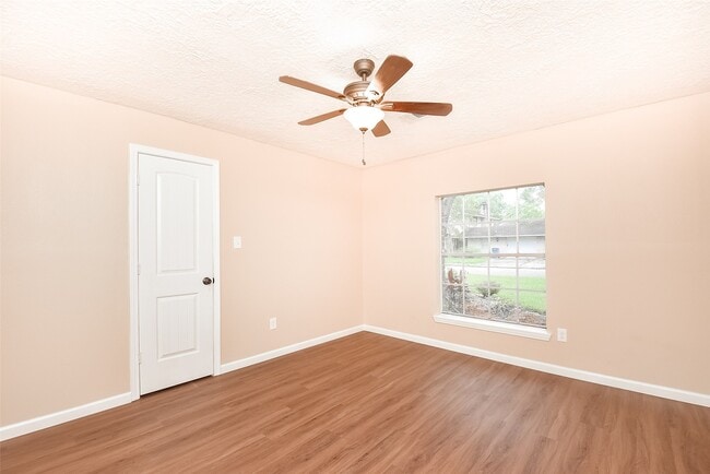 Building Photo - 2910 Colonial Dr