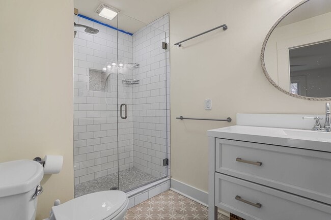 Building Photo - 520 Elgin St