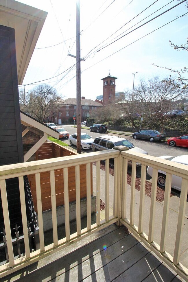 Building Photo - 1634 NW Everett St