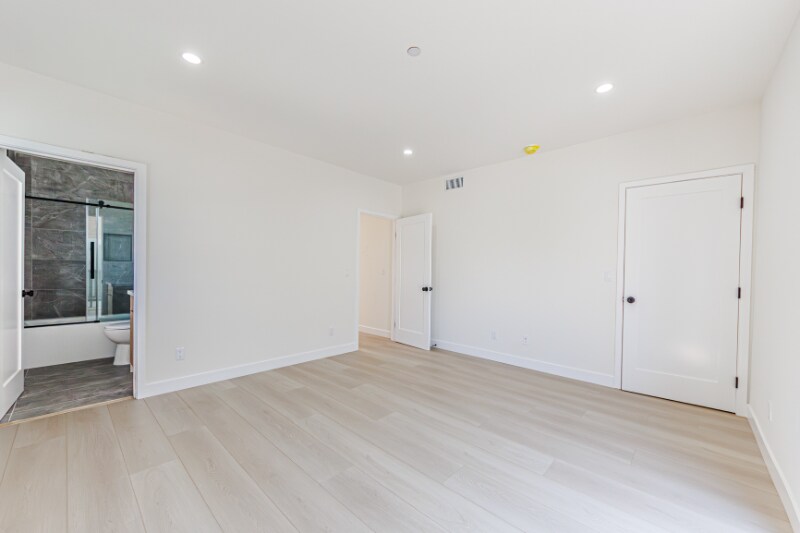 Building Photo - 1330 Tamarind Ave