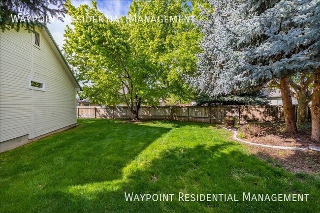 Building Photo - 1095 N Marsh Hawk Pl