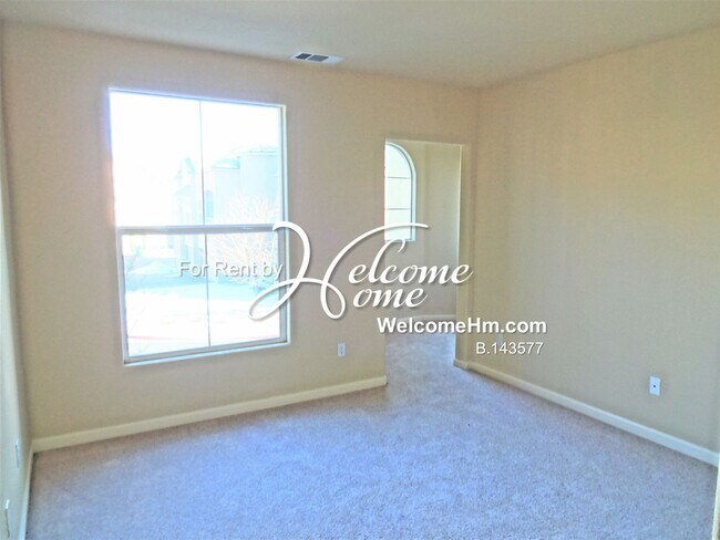 Building Photo - Spacious Triana North Townhome
