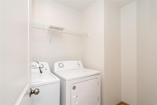 Building Photo - 15229 Alpine Dr