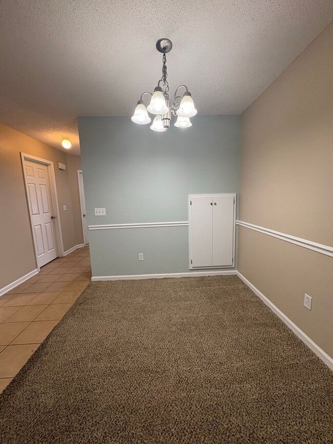 Building Photo - WAKEFIELD SUBDIVISION - Double Garage!  GRANITE COUNTERTOPS.