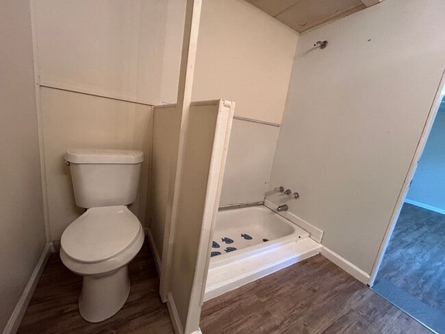 Building Photo - 2 Bedroom, 2 Bathroom- 153A Lone Oak Rd