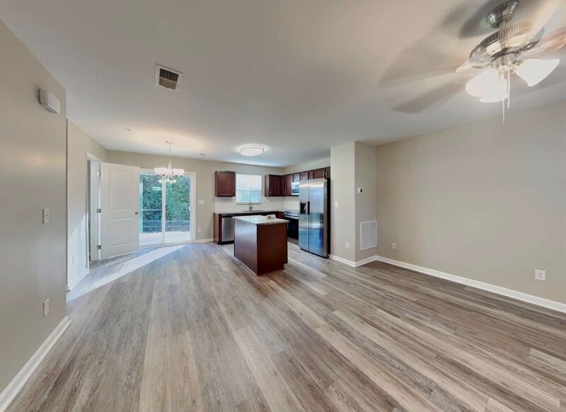 Building Photo - 2401 Everton Cir SE