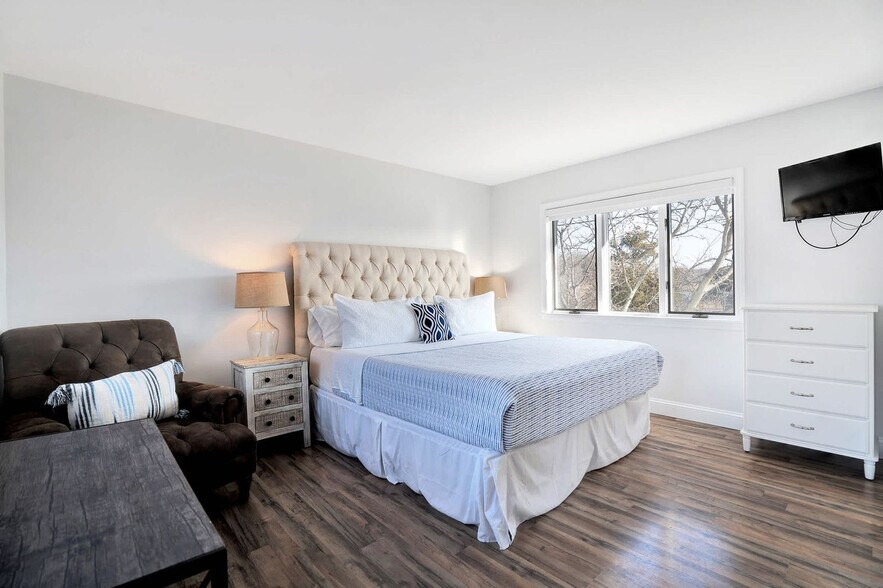 Building Photo - 212 Creek Rd