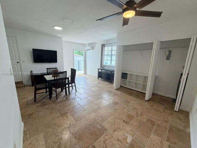 Building Photo - 2220 SW 125th Ct