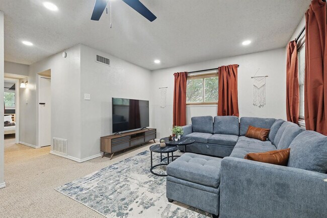 Building Photo - 5830 Jester Dr