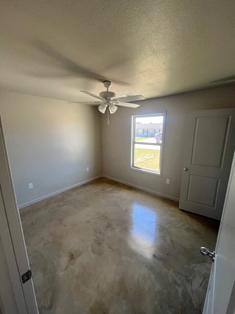 Building Photo - 814 N 8th Ave