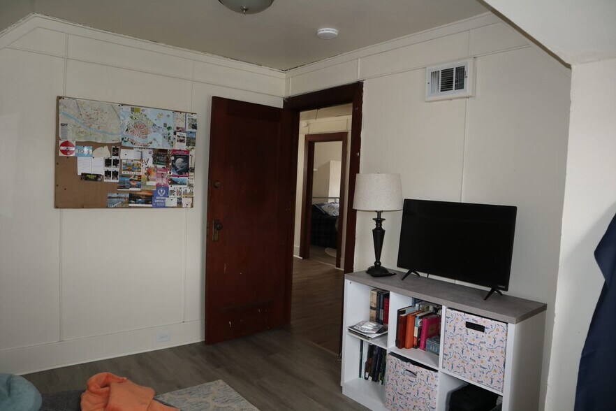 Building Photo - 602 2nd St