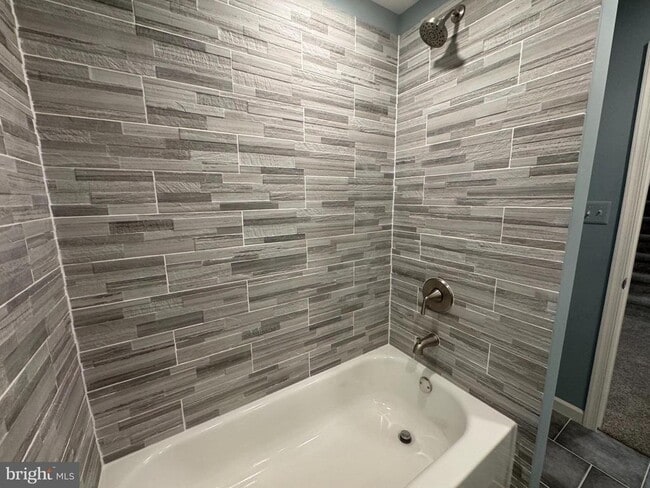 Building Photo - 15 Linden Hill Way SW